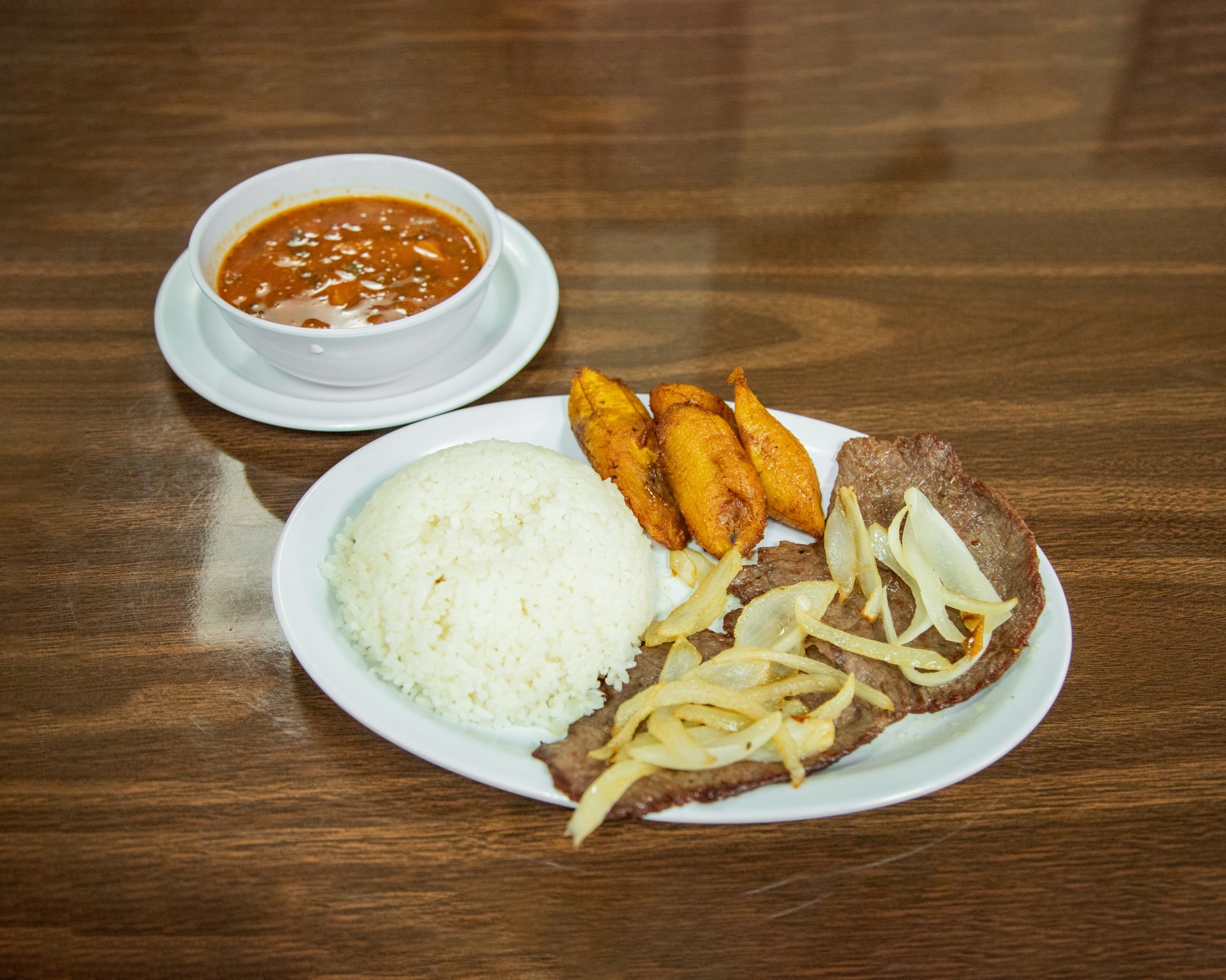Palomilla grilled steak with rice and plantains